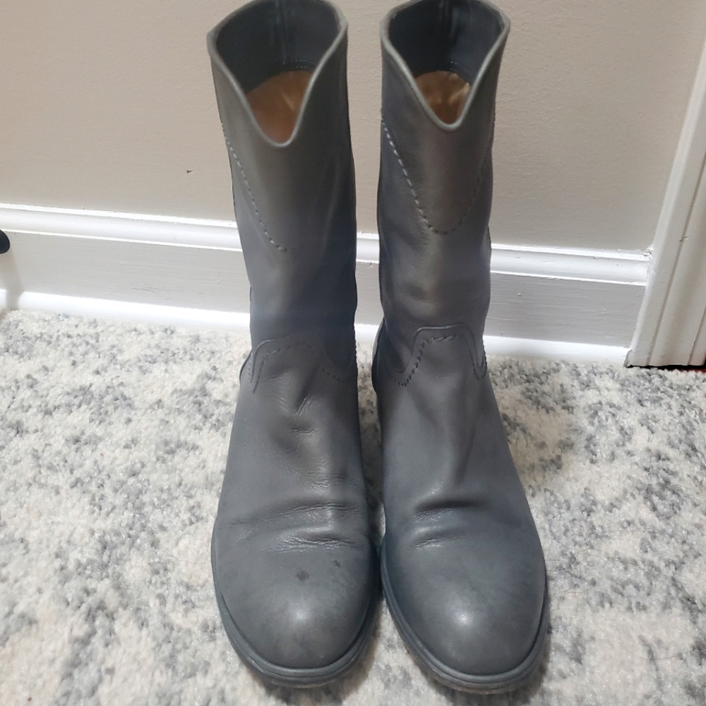 Chanel leather CC logo boots - Picture 1 of 7